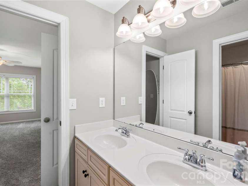 10019 Elizabeth Crest Lane, Charlotte, NC 28277.  MLS# CAR4377153, YatesRealty ID 41671. 