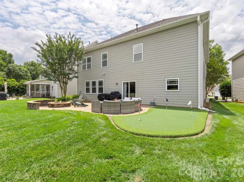 10019 Elizabeth Crest Lane, Charlotte, NC 28277.  MLS# CAR4377153, YatesRealty ID 41671. 