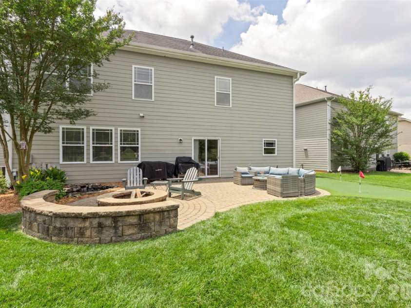10019 Elizabeth Crest Lane, Charlotte, NC 28277.  MLS# CAR4377153, YatesRealty ID 41671. 