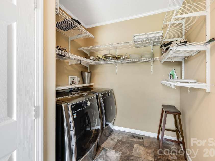 21 Old Pinner Place, Arden, NC 28704.  MLS# CAR4407827, YatesRealty ID 41672. Laundry room/mud room