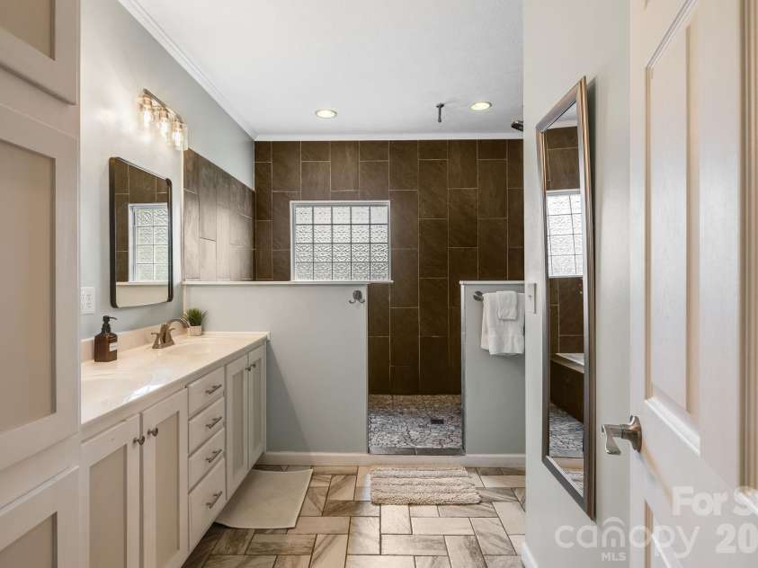 21 Old Pinner Place, Arden, NC 28704.  MLS# CAR4407827, YatesRealty ID 41672. Primary bathroom
