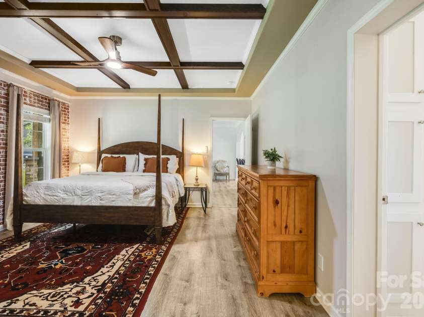 21 Old Pinner Place, Arden, NC 28704.  MLS# CAR4407827, YatesRealty ID 41672. Primary bedroom suite