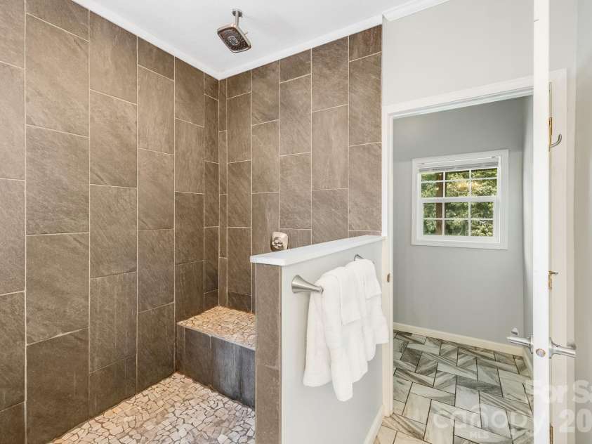 21 Old Pinner Place, Arden, NC 28704.  MLS# CAR4407827, YatesRealty ID 41672. Shower and seat