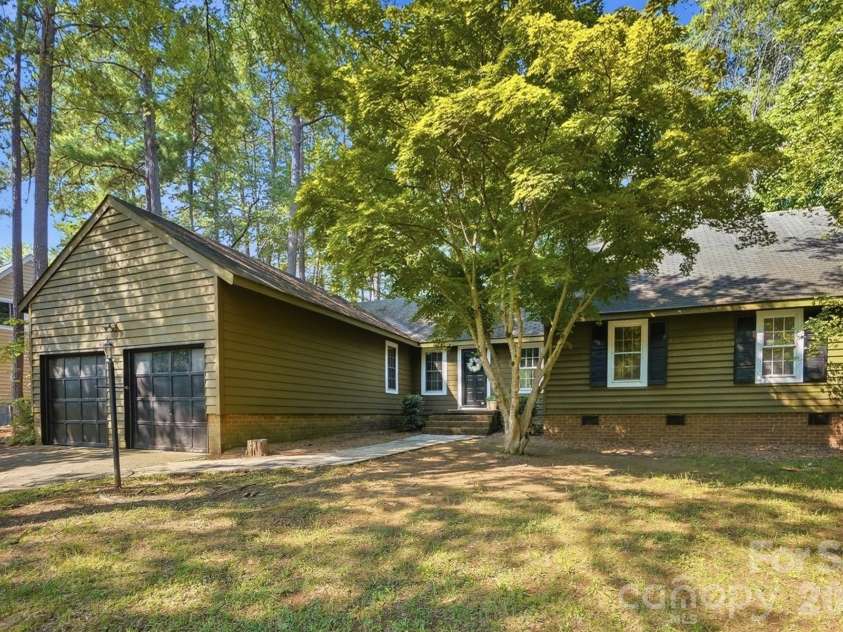 8315 Park Vista Circle, Charlotte, NC 28226.  MLS# CAR4406144, YatesRealty ID 41673. 