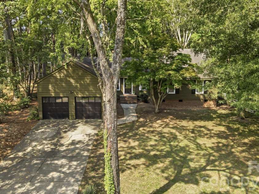 8315 Park Vista Circle, Charlotte, NC 28226.  MLS# CAR4406144, YatesRealty ID 41673. 