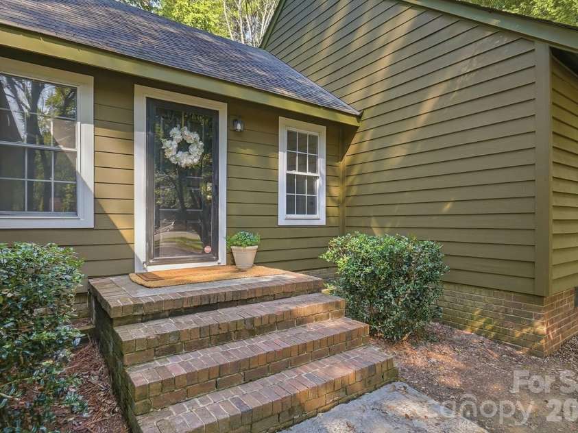 8315 Park Vista Circle, Charlotte, NC 28226.  MLS# CAR4406144, YatesRealty ID 41673. 