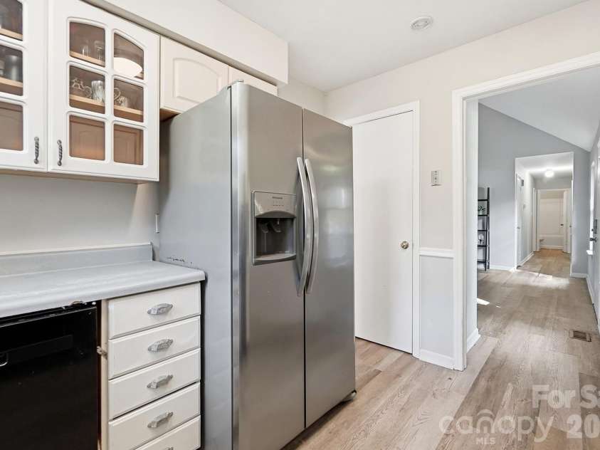 8315 Park Vista Circle, Charlotte, NC 28226.  MLS# CAR4406144, YatesRealty ID 41673. 
