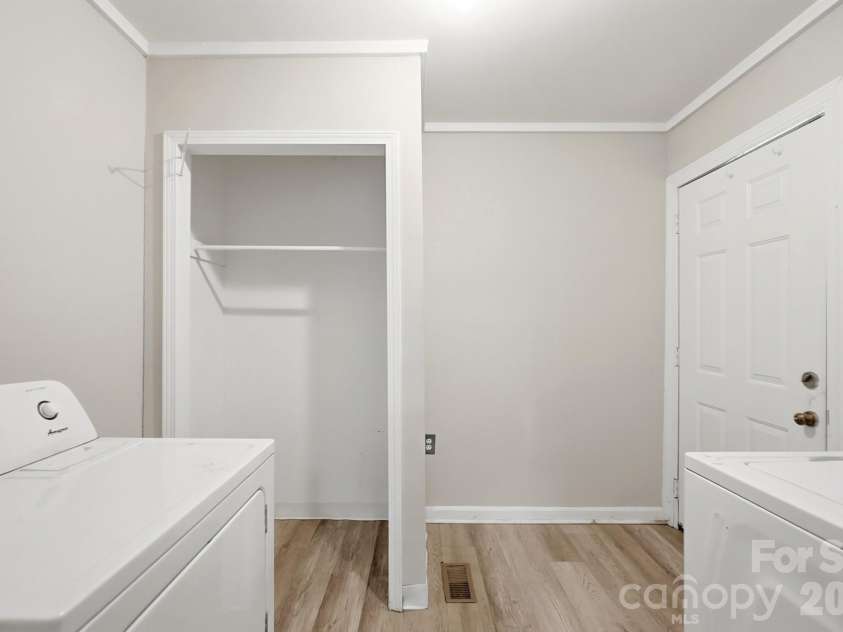 8315 Park Vista Circle, Charlotte, NC 28226.  MLS# CAR4406144, YatesRealty ID 41673. 