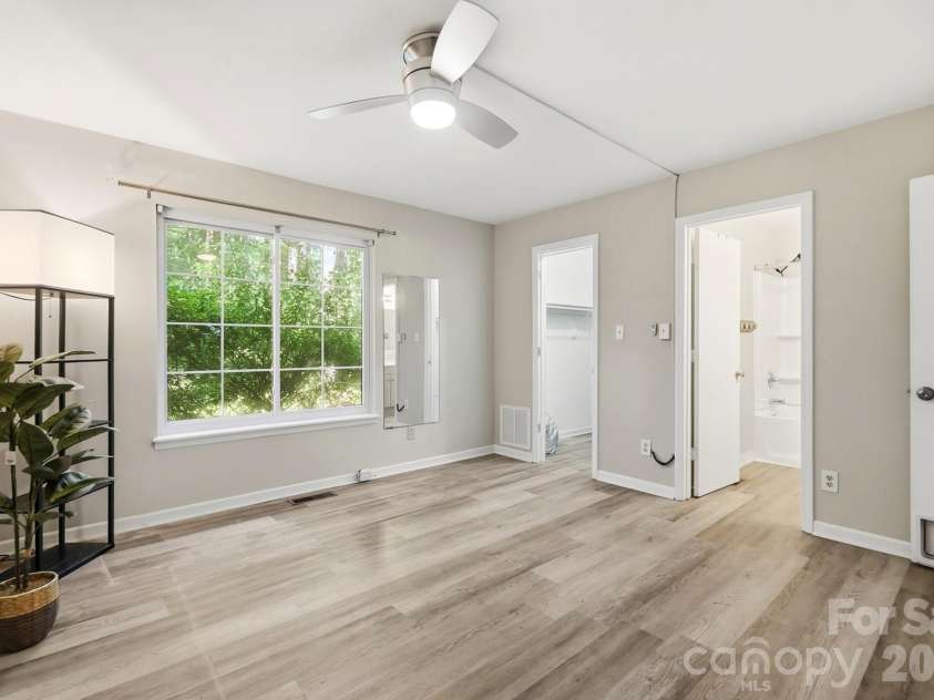 8315 Park Vista Circle, Charlotte, NC 28226.  MLS# CAR4406144, YatesRealty ID 41673. 