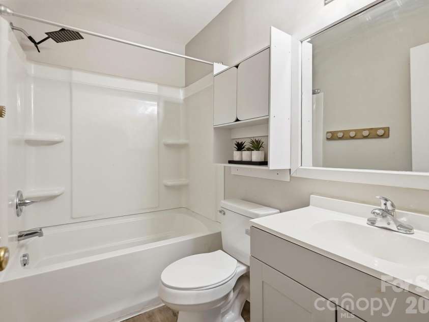 8315 Park Vista Circle, Charlotte, NC 28226.  MLS# CAR4406144, YatesRealty ID 41673. 