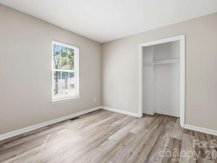 8315 Park Vista Circle, Charlotte, NC 28226.  MLS# CAR4406144, YatesRealty ID 41673. 