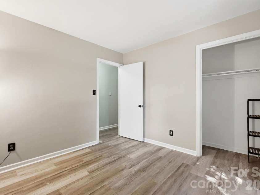 8315 Park Vista Circle, Charlotte, NC 28226.  MLS# CAR4406144, YatesRealty ID 41673. 