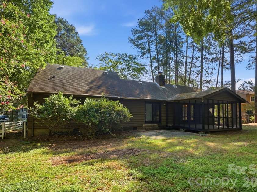 8315 Park Vista Circle, Charlotte, NC 28226.  MLS# CAR4406144, YatesRealty ID 41673. 