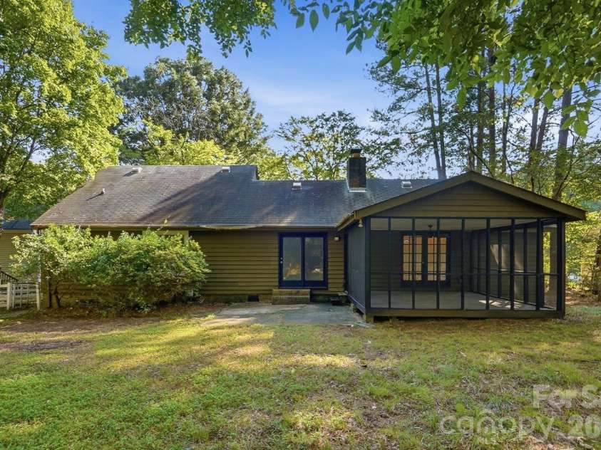 8315 Park Vista Circle, Charlotte, NC 28226.  MLS# CAR4406144, YatesRealty ID 41673. 