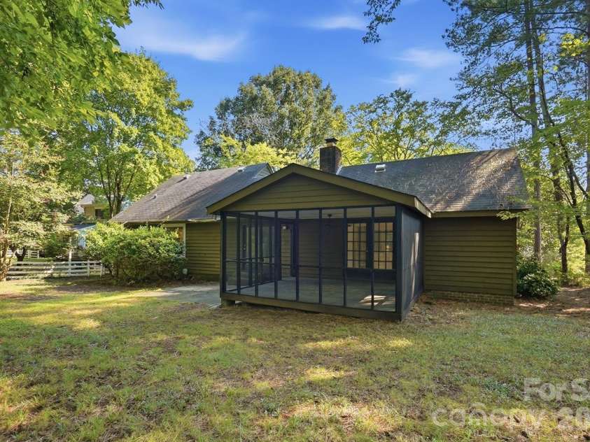 8315 Park Vista Circle, Charlotte, NC 28226.  MLS# CAR4406144, YatesRealty ID 41673. 