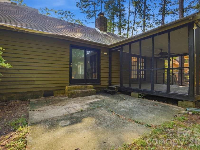 8315 Park Vista Circle, Charlotte, NC 28226.  MLS# CAR4406144, YatesRealty ID 41673. 