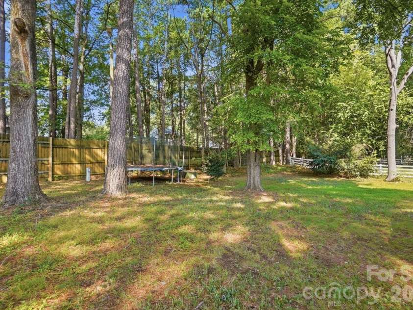 8315 Park Vista Circle, Charlotte, NC 28226.  MLS# CAR4406144, YatesRealty ID 41673. 
