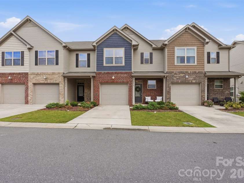 2614 Winter Thistle Way, Fort Mill, SC 29707.  MLS# CAR4410501, YatesRealty ID 41675. 