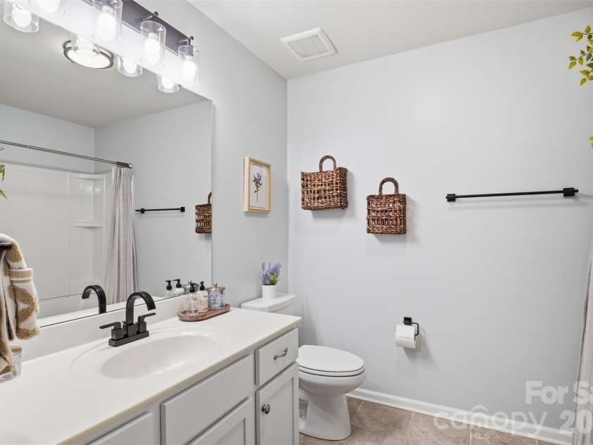 2614 Winter Thistle Way, Fort Mill, SC 29707.  MLS# CAR4410501, YatesRealty ID 41675. Guest Full-Bath