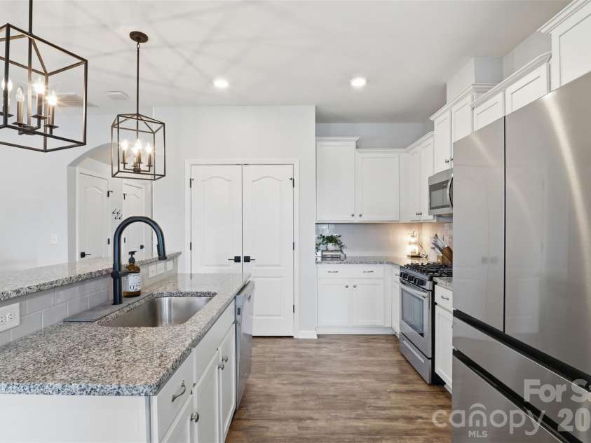 2614 Winter Thistle Way, Fort Mill, SC 29707.  MLS# CAR4410501, YatesRealty ID 41675. Kitchen