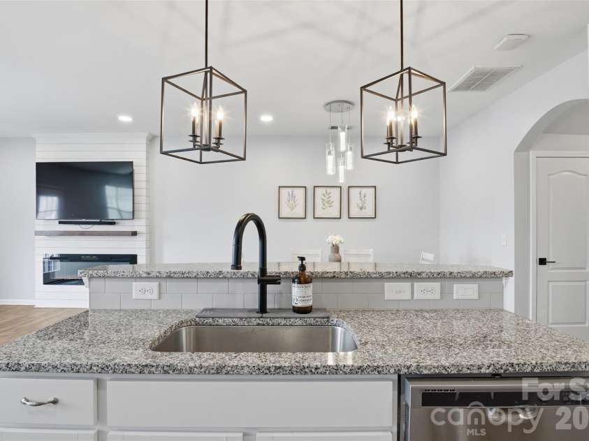 2614 Winter Thistle Way, Fort Mill, SC 29707.  MLS# CAR4410501, YatesRealty ID 41675. Kitchen