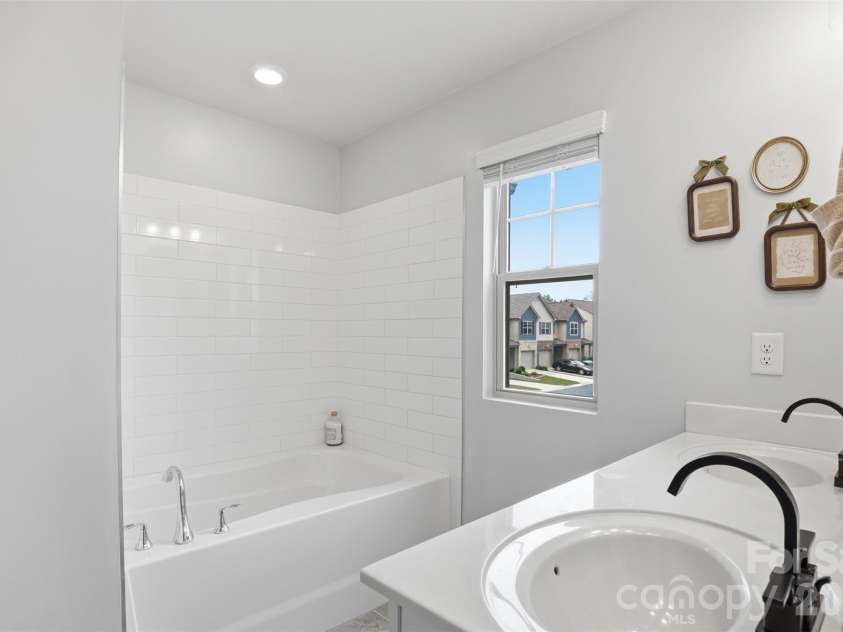 2614 Winter Thistle Way, Fort Mill, SC 29707.  MLS# CAR4410501, YatesRealty ID 41675. Primary Bathroom