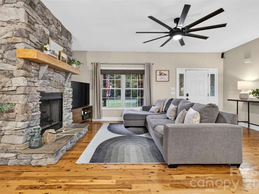 142 Talley Ridge Drive, Troutman, NC 28166.  MLS# CAR4407328, YatesRealty ID 41676. Family Room