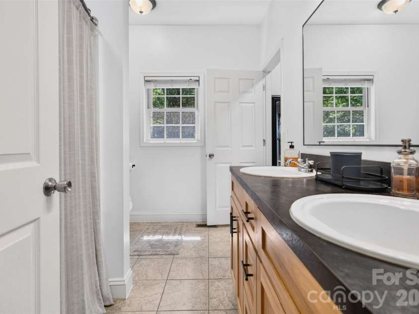 142 Talley Ridge Drive, Troutman, NC 28166.  MLS# CAR4407328, YatesRealty ID 41676. Primary Bath