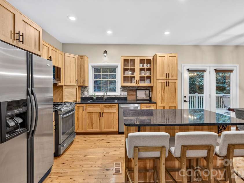 142 Talley Ridge Drive, Troutman, NC 28166.  MLS# CAR4407328, YatesRealty ID 41676. Stainless Steel Appliances