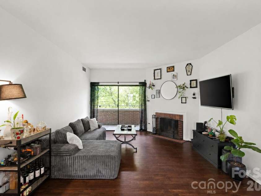 224 Poplar Street, Charlotte, NC 28202.  MLS# CAR4409440, YatesRealty ID 41677. 