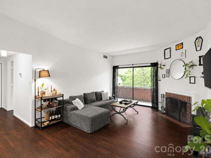 224 Poplar Street, Charlotte, NC 28202.  MLS# CAR4409440, YatesRealty ID 41677. 