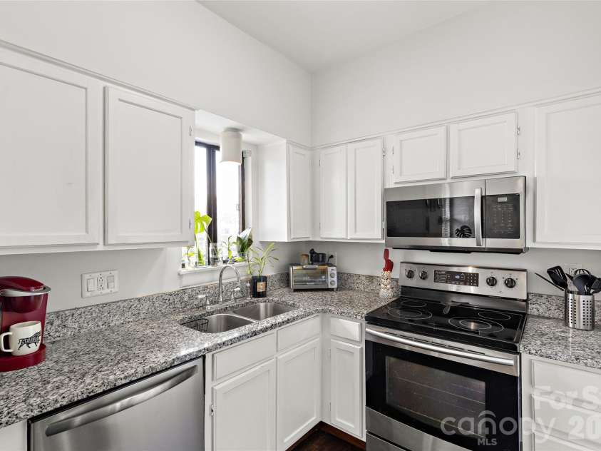 224 Poplar Street, Charlotte, NC 28202.  MLS# CAR4409440, YatesRealty ID 41677. 