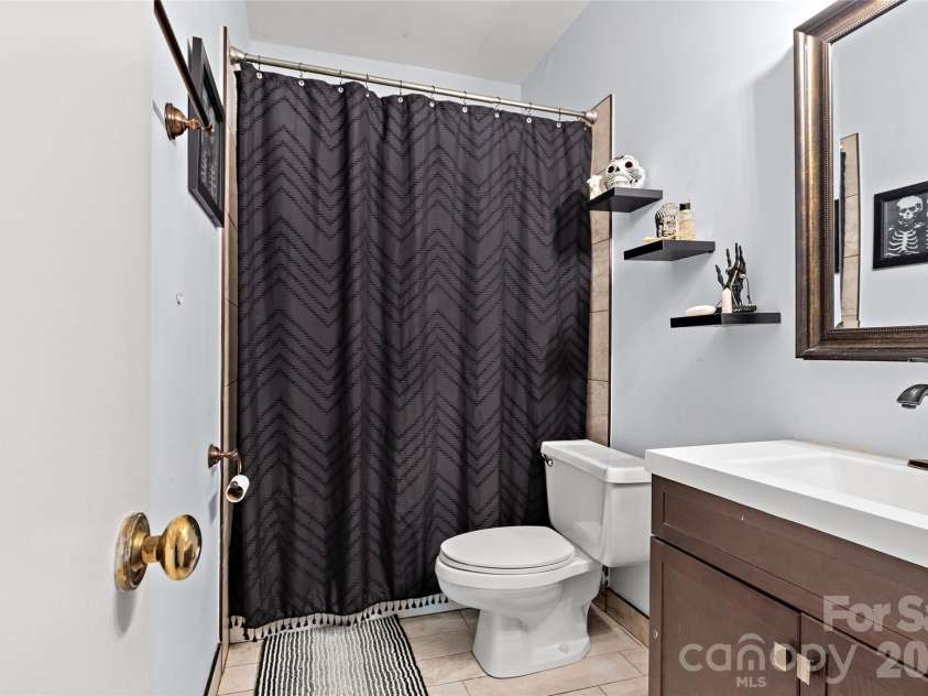 224 Poplar Street, Charlotte, NC 28202.  MLS# CAR4409440, YatesRealty ID 41677. 