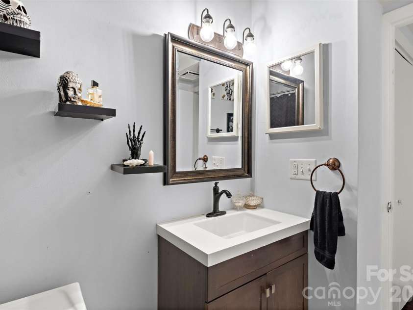 224 Poplar Street, Charlotte, NC 28202.  MLS# CAR4409440, YatesRealty ID 41677. 