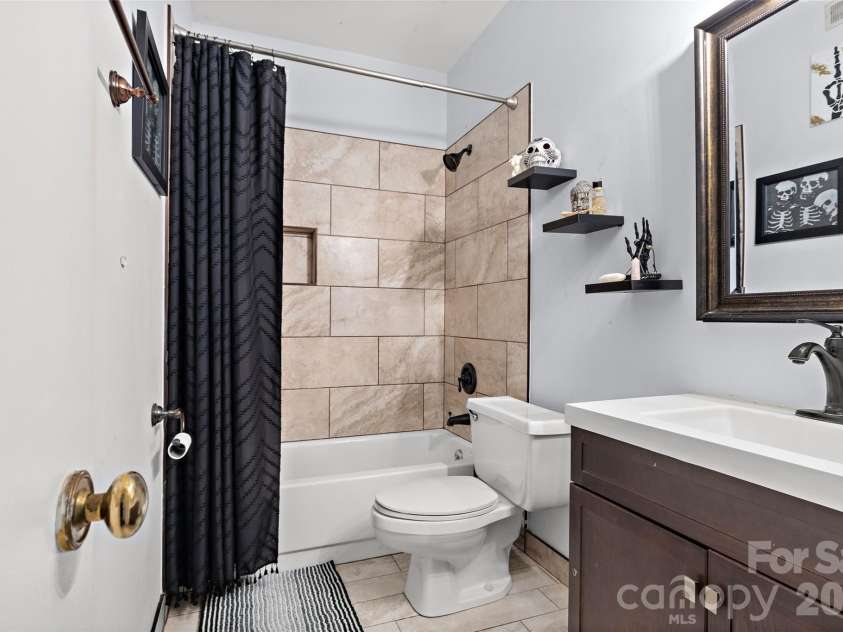 224 Poplar Street, Charlotte, NC 28202.  MLS# CAR4409440, YatesRealty ID 41677. 