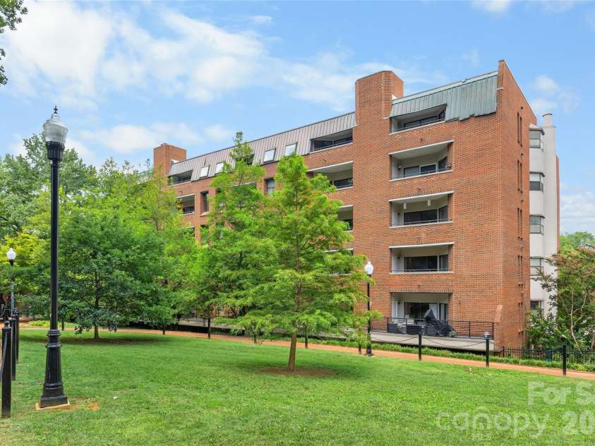 224 Poplar Street, Charlotte, NC 28202.  MLS# CAR4409440, YatesRealty ID 41677. 