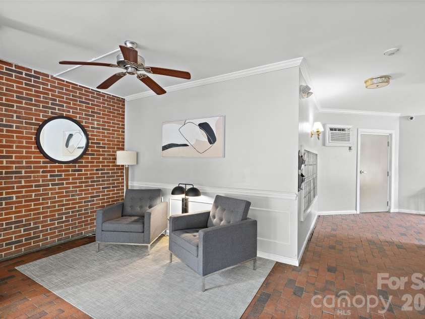 224 Poplar Street, Charlotte, NC 28202.  MLS# CAR4409440, YatesRealty ID 41677. Main condo entry sitting area