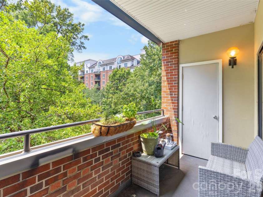 224 Poplar Street, Charlotte, NC 28202.  MLS# CAR4409440, YatesRealty ID 41677. Private balcony