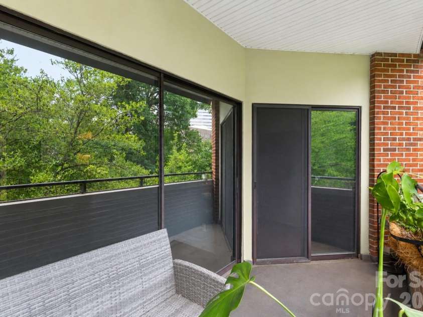 224 Poplar Street, Charlotte, NC 28202.  MLS# CAR4409440, YatesRealty ID 41677. Private balcony