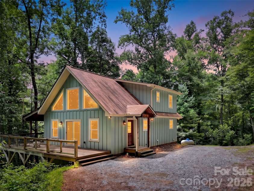291 Incline Drive Drive, Sylva, NC 28779.  MLS# CAR4407215, YatesRealty ID 41678. 