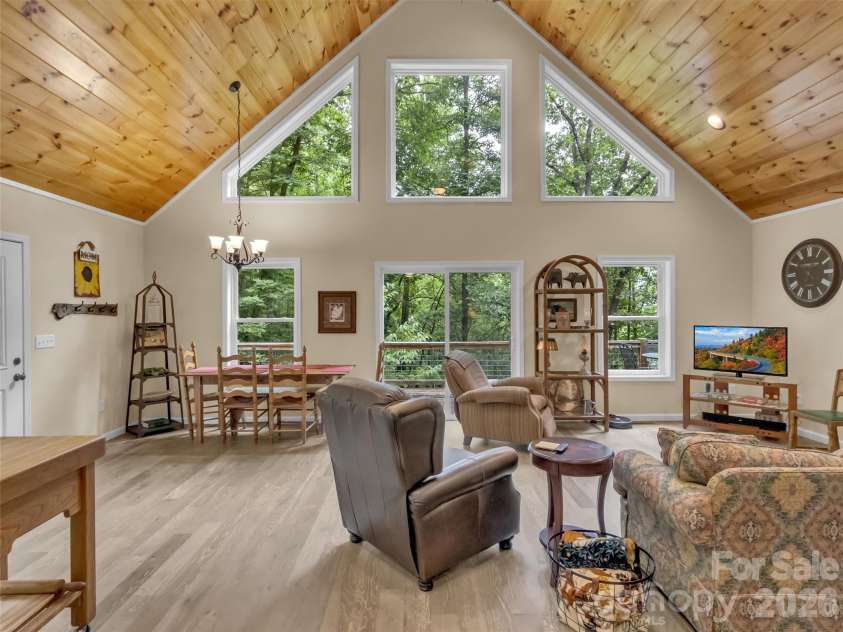 291 Incline Drive Drive, Sylva, NC 28779.  MLS# CAR4407215, YatesRealty ID 41678. 