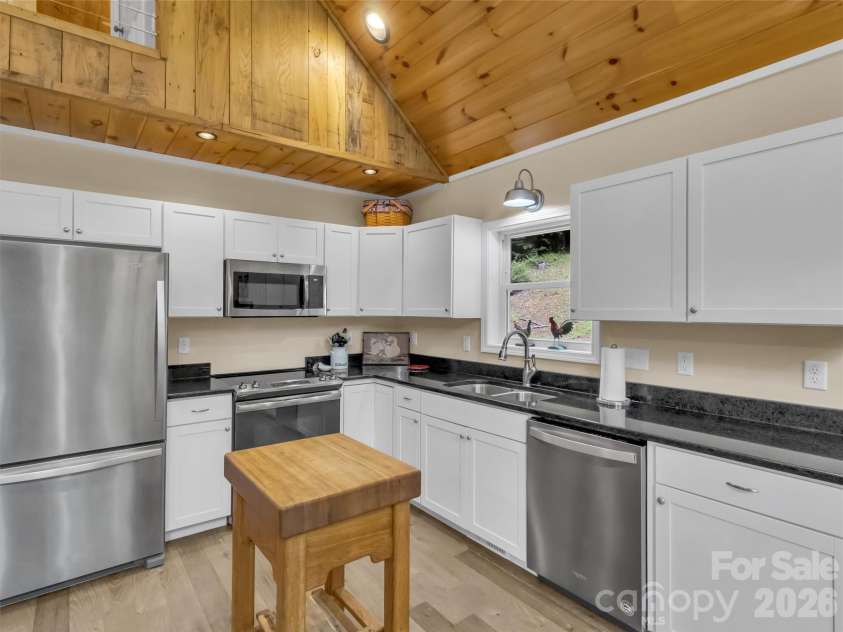 291 Incline Drive Drive, Sylva, NC 28779.  MLS# CAR4407215, YatesRealty ID 41678. 