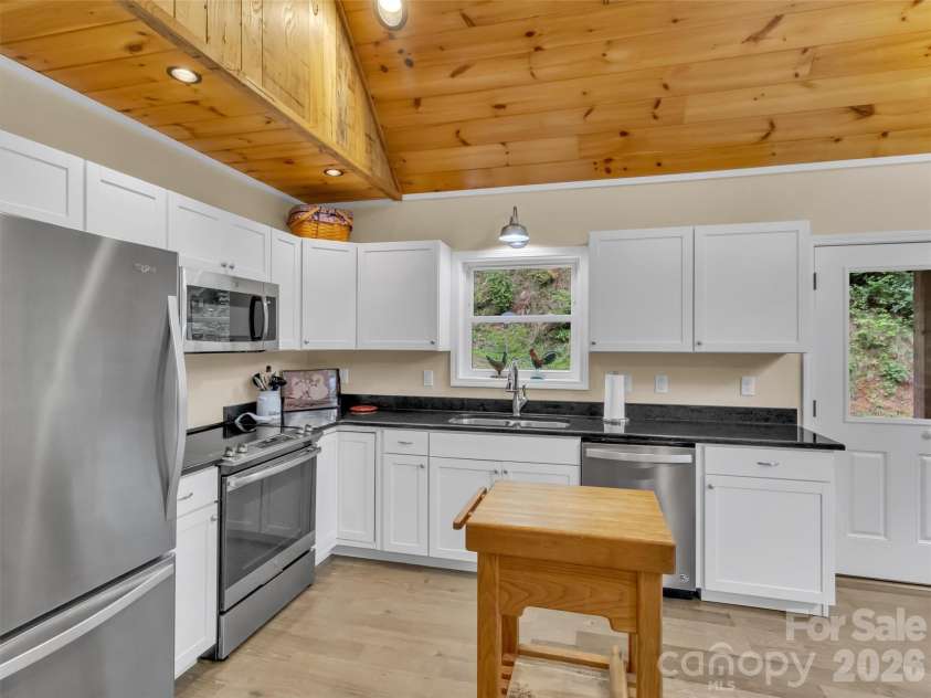 291 Incline Drive Drive, Sylva, NC 28779.  MLS# CAR4407215, YatesRealty ID 41678. 