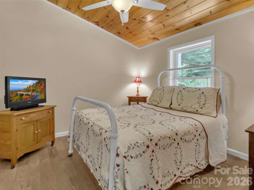 291 Incline Drive Drive, Sylva, NC 28779.  MLS# CAR4407215, YatesRealty ID 41678. 