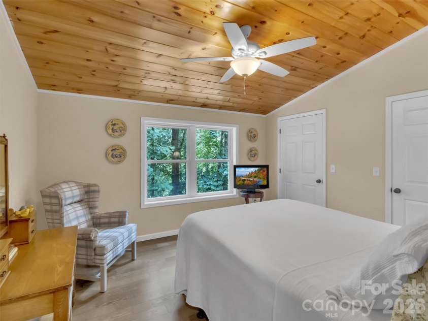 291 Incline Drive Drive, Sylva, NC 28779.  MLS# CAR4407215, YatesRealty ID 41678. 