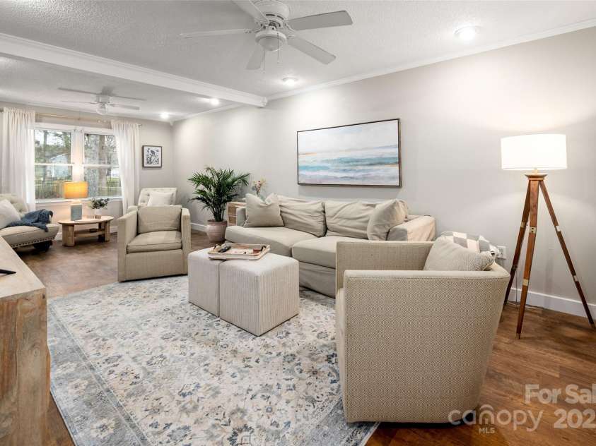 523 Fence Post Lane, Matthews, NC 28105.  MLS# CAR4215967, YatesRealty ID 4168. 