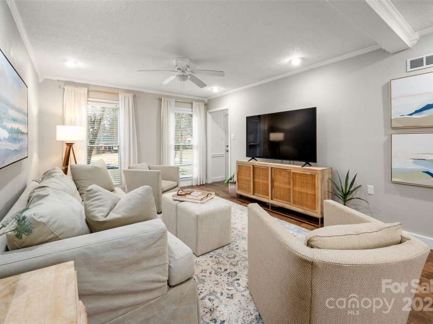 523 Fence Post Lane, Matthews, NC 28105.  MLS# CAR4215967, YatesRealty ID 4168. 