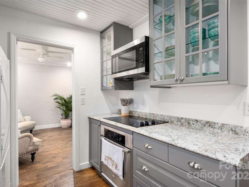 523 Fence Post Lane, Matthews, NC 28105.  MLS# CAR4215967, YatesRealty ID 4168. 