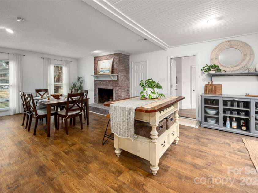 523 Fence Post Lane, Matthews, NC 28105.  MLS# CAR4215967, YatesRealty ID 4168. 