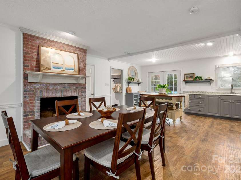 523 Fence Post Lane, Matthews, NC 28105.  MLS# CAR4215967, YatesRealty ID 4168. 